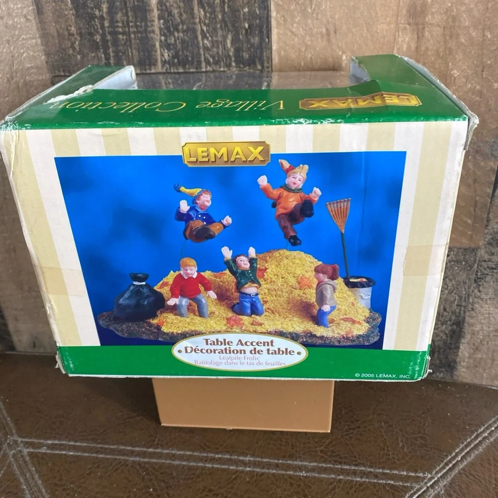 Lemax Table Decoration 2005‎ Leafpile Frolic #53506 NEW In Box table Accent Vtg